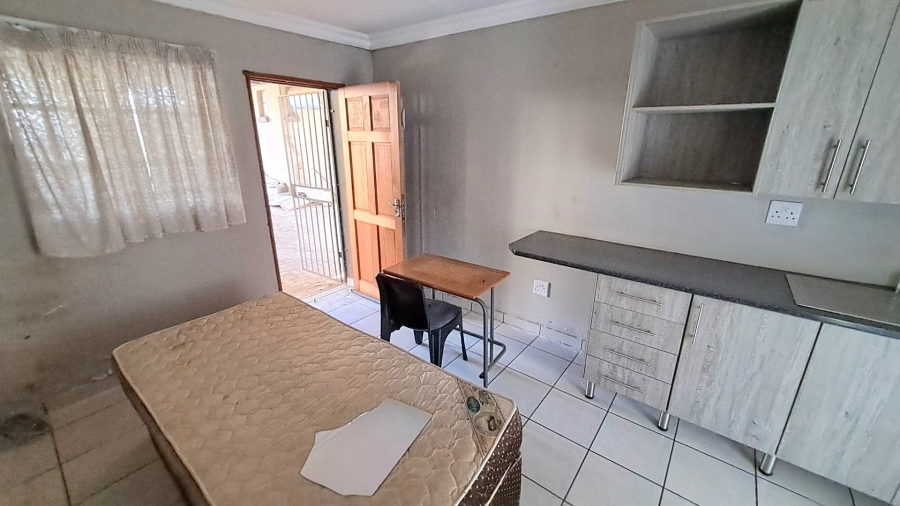 7 Bedroom Property for Sale in Willows Free State